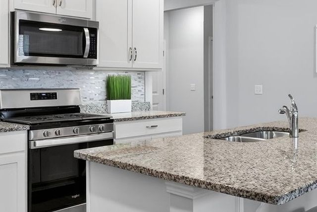 7129 Sunny Parks Dr, White House, TN 37188