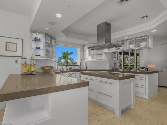 8473 Bay Colony DR 304, Naples, FL 34108