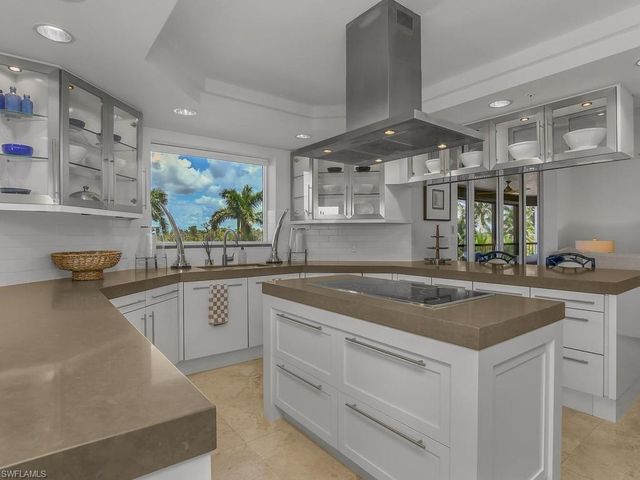 8473 Bay Colony DR 304, Naples, FL 34108