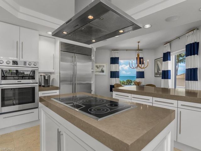 8473 Bay Colony DR 304, Naples, FL 34108