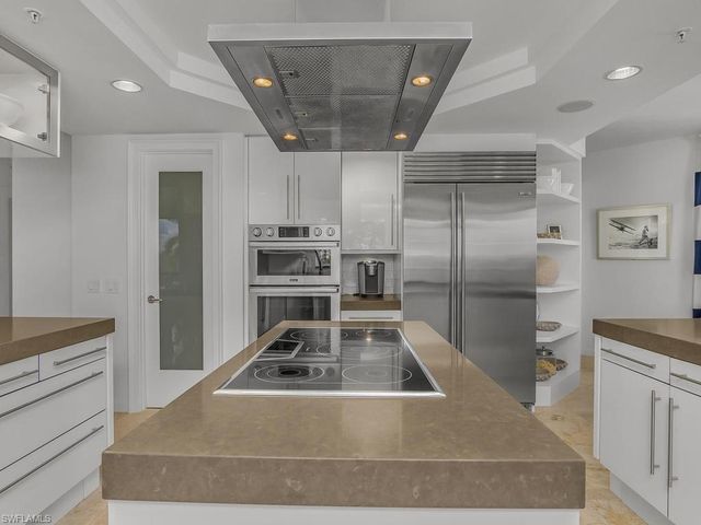 8473 Bay Colony DR 304, Naples, FL 34108