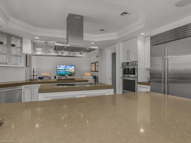 8473 Bay Colony DR 304, Naples, FL 34108