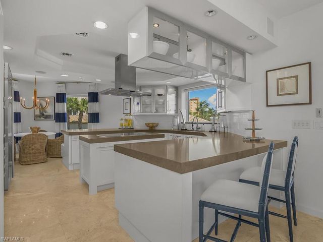 8473 Bay Colony DR 304, Naples, FL 34108
