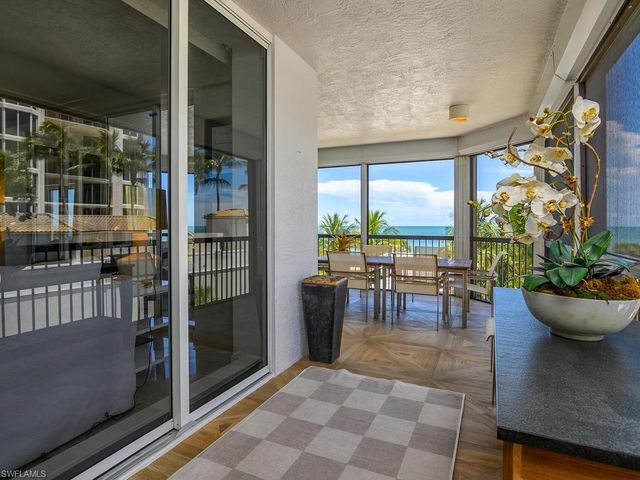 8473 Bay Colony DR 304, Naples, FL 34108