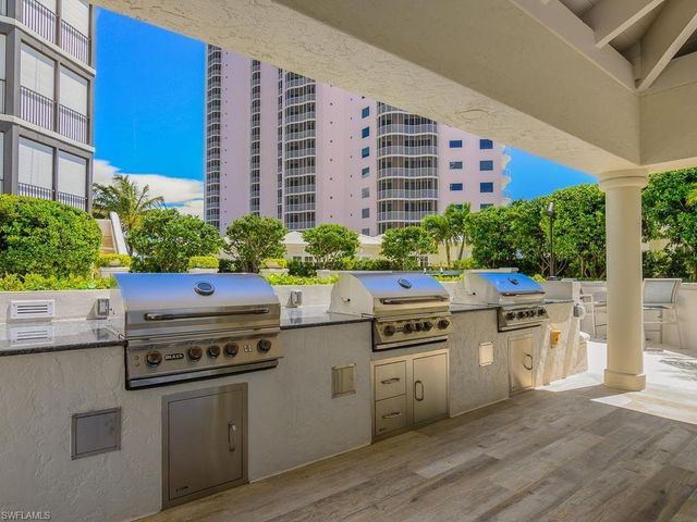 8473 Bay Colony DR 304, Naples, FL 34108