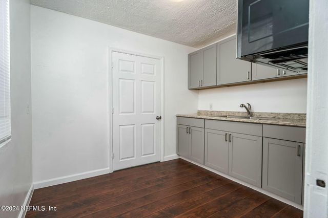 2221 COMMONWEALTH Avenue, Jacksonville, FL 32209