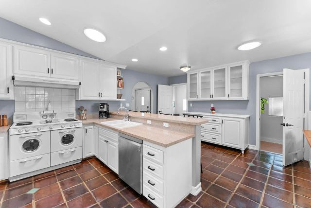 2718 Havasupai Ave, San Diego, CA 92117