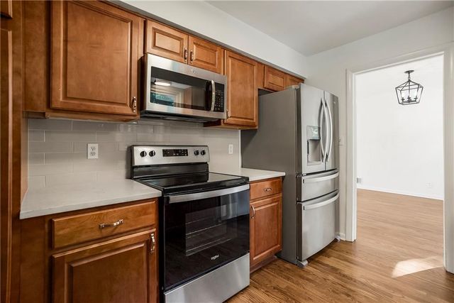 8100 Dearborn Drive, Prairie Village, KS 66208
