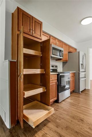 8100 Dearborn Drive, Prairie Village, KS 66208