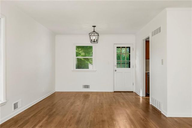 8100 Dearborn Drive, Prairie Village, KS 66208