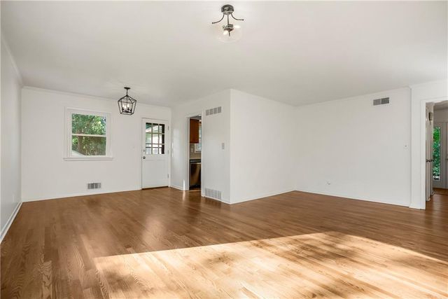 8100 Dearborn Drive, Prairie Village, KS 66208