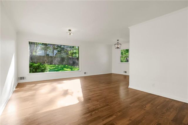 8100 Dearborn Drive, Prairie Village, KS 66208