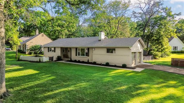 8100 Dearborn Drive, Prairie Village, KS 66208