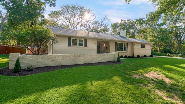 8100 Dearborn Drive, Prairie Village, KS 66208