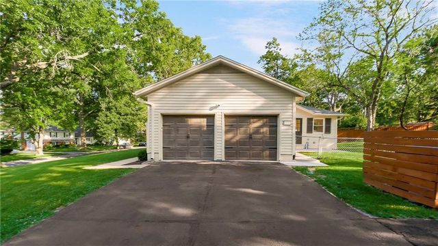 8100 Dearborn Drive, Prairie Village, KS 66208