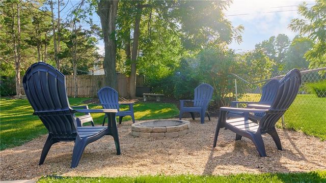 8100 Dearborn Drive, Prairie Village, KS 66208