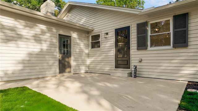 8100 Dearborn Drive, Prairie Village, KS 66208