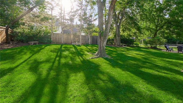 8100 Dearborn Drive, Prairie Village, KS 66208