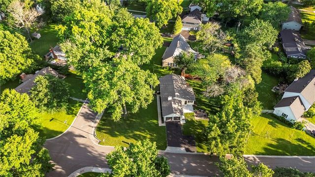 8100 Dearborn Drive, Prairie Village, KS 66208