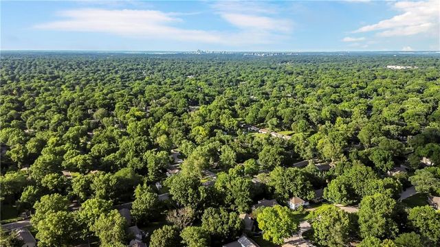 8100 Dearborn Drive, Prairie Village, KS 66208