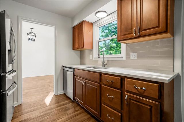 8100 Dearborn Drive, Prairie Village, KS 66208