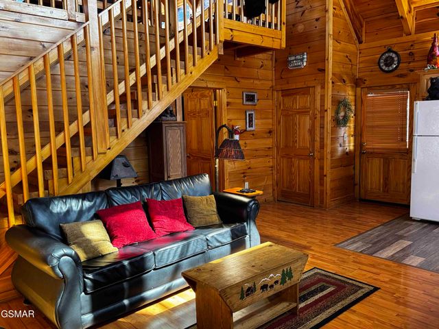 656 Forest Drive, Pigeon Forge, TN 37863