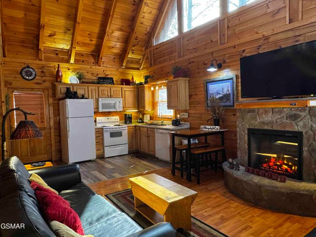 656 Forest Drive, Pigeon Forge, TN 37863