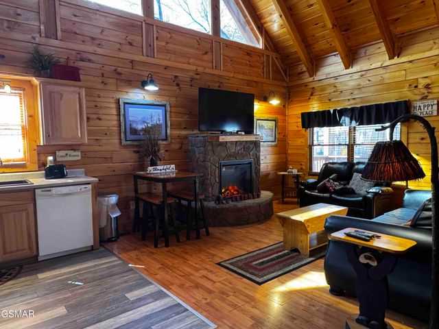 656 Forest Drive, Pigeon Forge, TN 37863