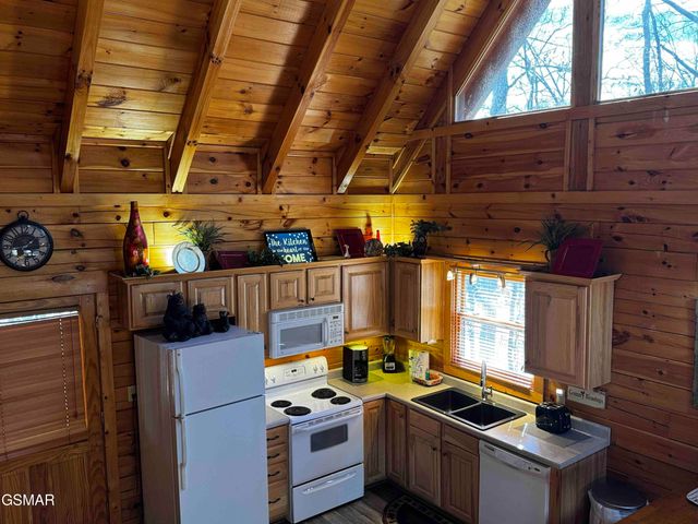 656 Forest Drive, Pigeon Forge, TN 37863