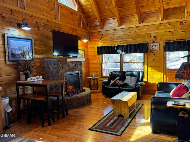 656 Forest Drive, Pigeon Forge, TN 37863