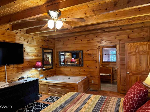 656 Forest Drive, Pigeon Forge, TN 37863