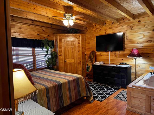 656 Forest Drive, Pigeon Forge, TN 37863