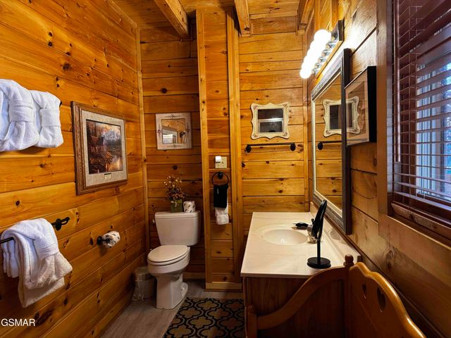 656 Forest Drive, Pigeon Forge, TN 37863