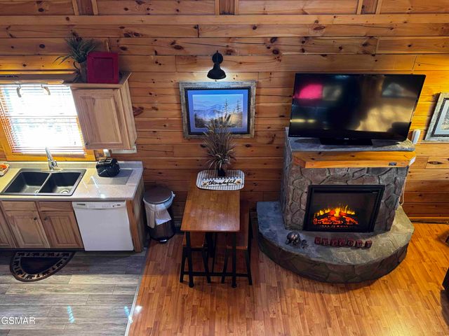 656 Forest Drive, Pigeon Forge, TN 37863