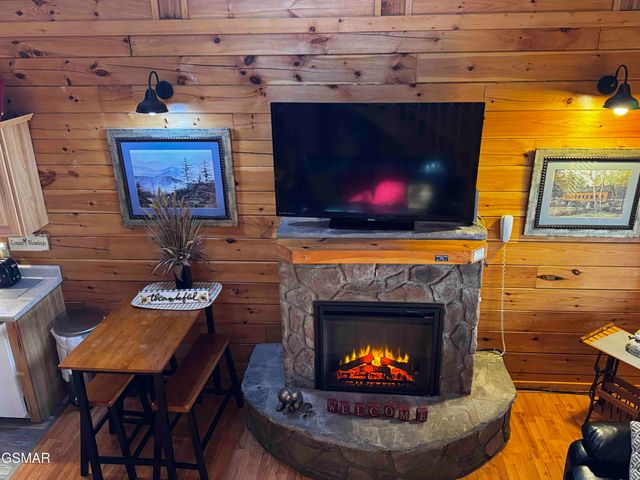 656 Forest Drive, Pigeon Forge, TN 37863