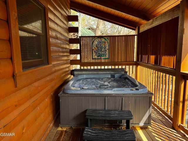 656 Forest Drive, Pigeon Forge, TN 37863