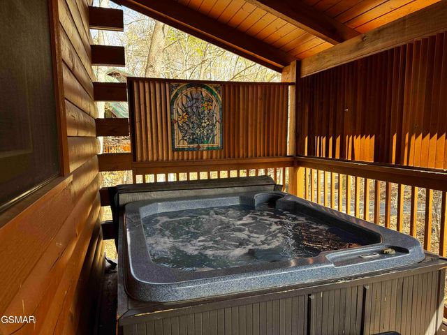 656 Forest Drive, Pigeon Forge, TN 37863