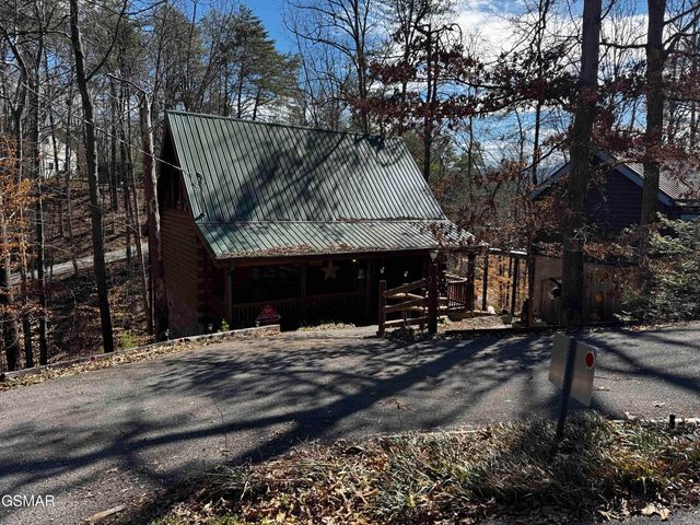 656 Forest Drive, Pigeon Forge, TN 37863