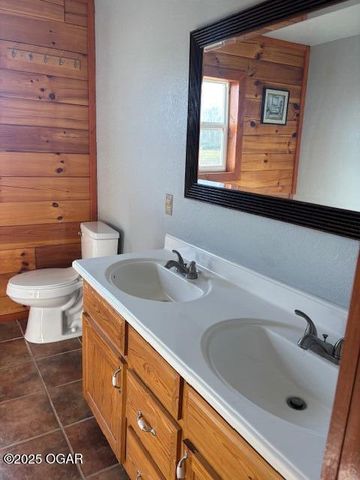 14146 Kafir Road, Carthage, MO 64836