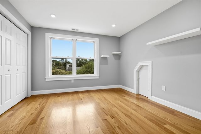 28 Beecher Pl B, Newton, MA 02459