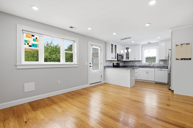 28 Beecher Pl B, Newton, MA 02459