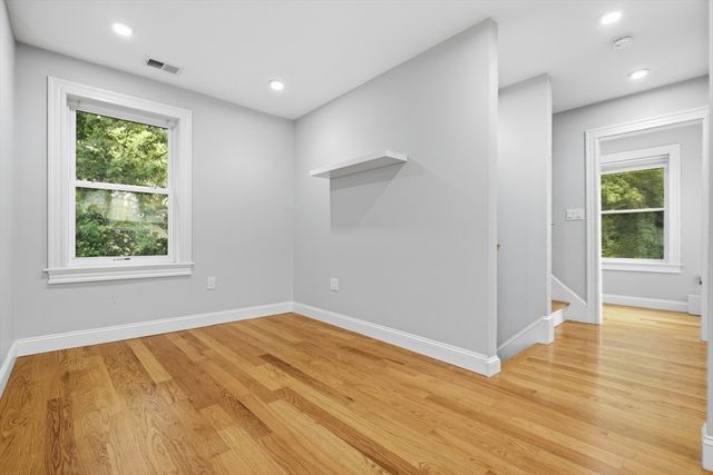 28 Beecher Pl B, Newton, MA 02459