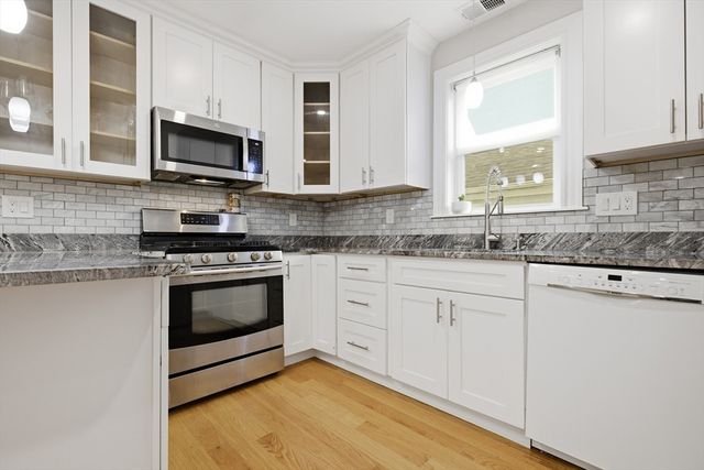 28 Beecher Pl B, Newton, MA 02459