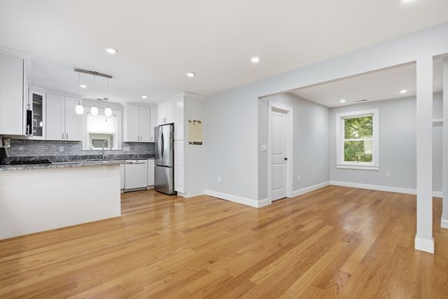 28 Beecher Pl B, Newton, MA 02459