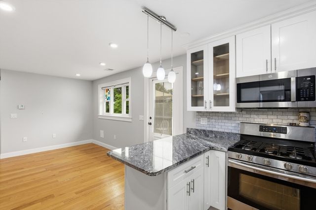 28 Beecher Pl B, Newton, MA 02459