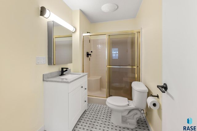 213 E 32nd St Street, Sioux Falls, SD 57105