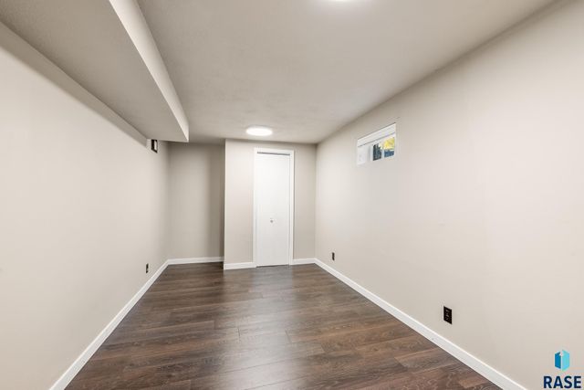 213 E 32nd St Street, Sioux Falls, SD 57105
