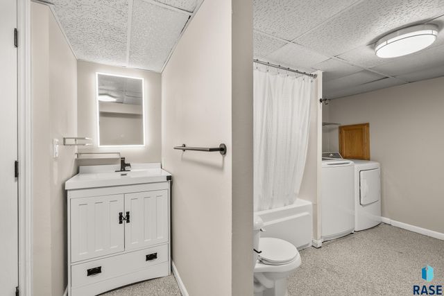 213 E 32nd St Street, Sioux Falls, SD 57105