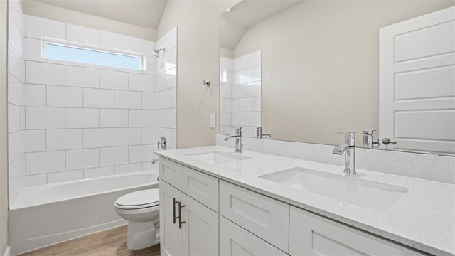 4915 SIMMENTAL Drive, Arlington, TX 76001