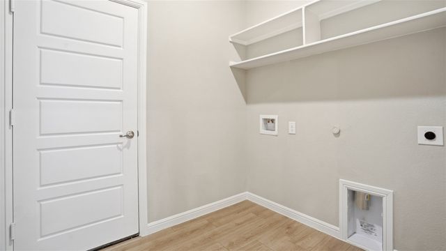 4915 SIMMENTAL Drive, Arlington, TX 76001